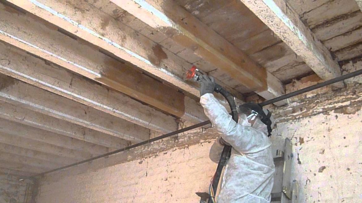 Comment nettoyer des vieilles poutres en bois ?