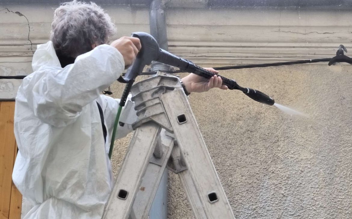 Comment nettoyer le crepis d'une façade ?