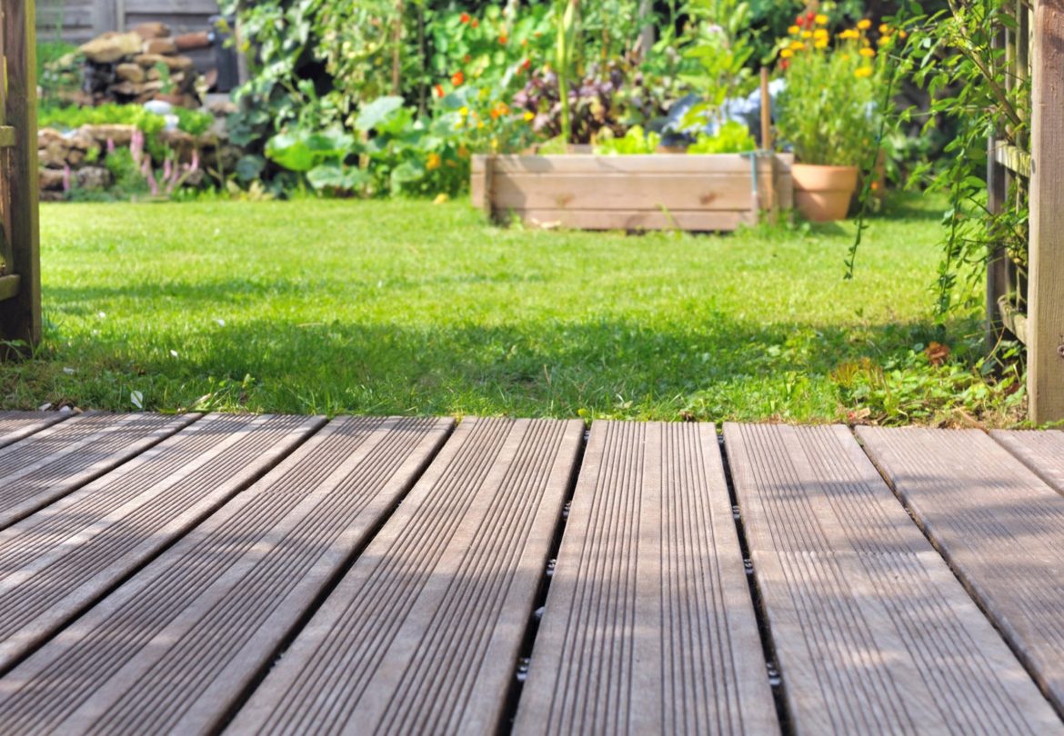 Comment nettoyer le vert des terrasses ?