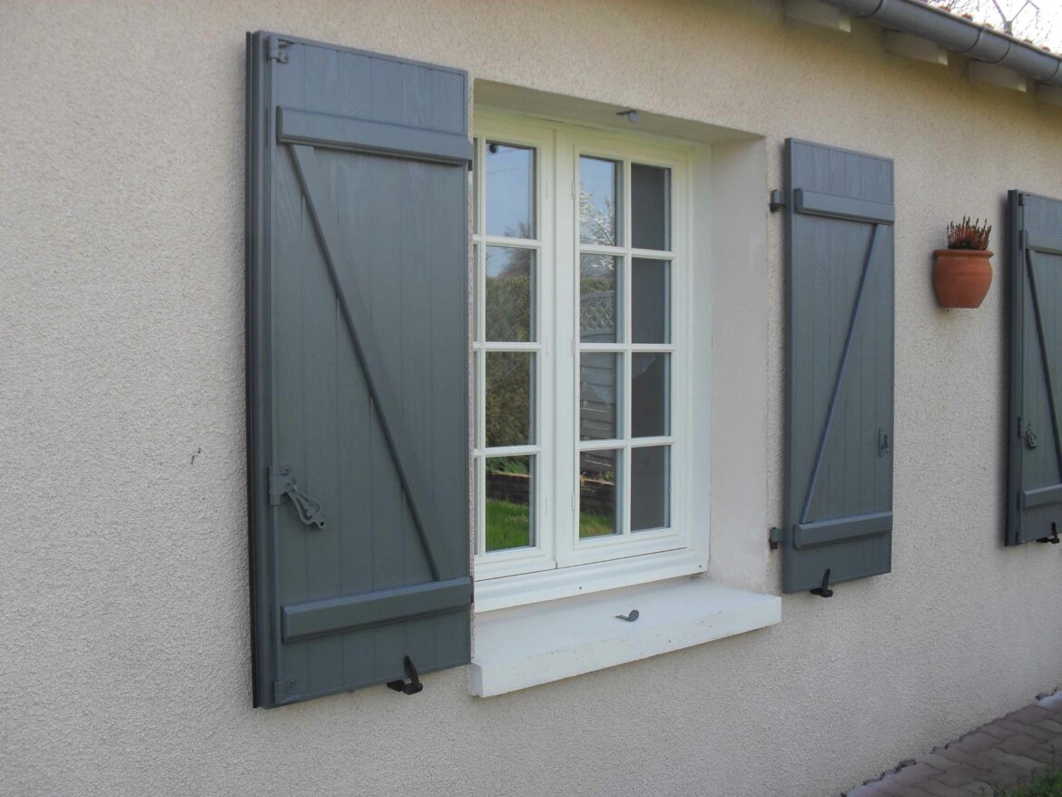 Comment ouvrir un coffre de volet roulant intérieur ?