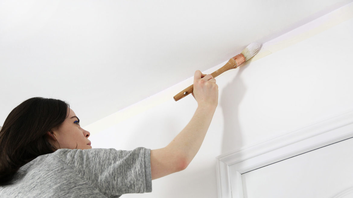 Comment peindre un plafond en torchis ?