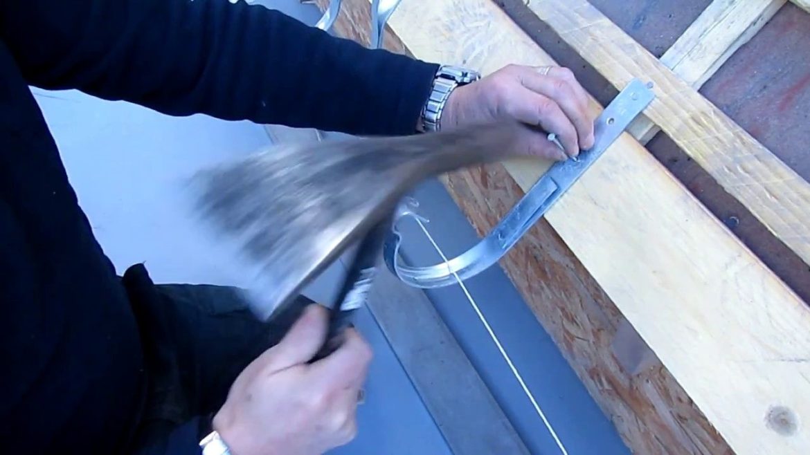 Comment poser des crochets de gouttière ?