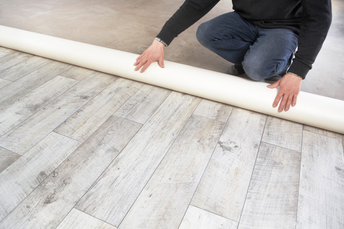 Comment poser des dalles PVC sur du carrelage ?