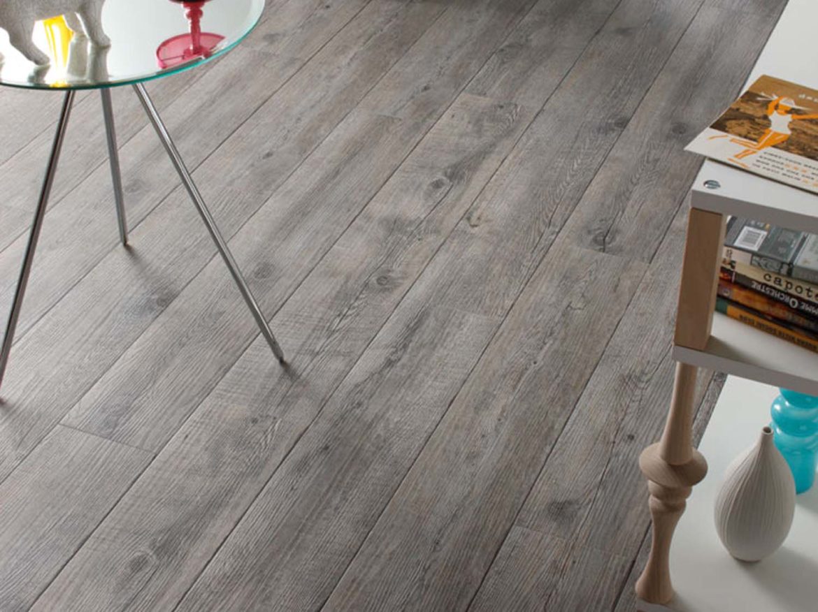 Comment poser des dalles clipsables extérieur ?