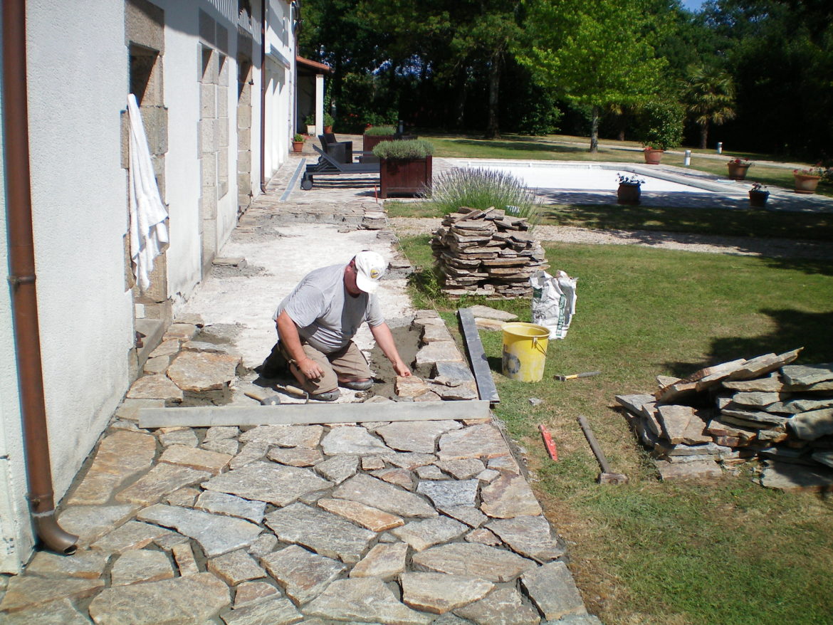 Comment poser des pierres sur une terrasse ?