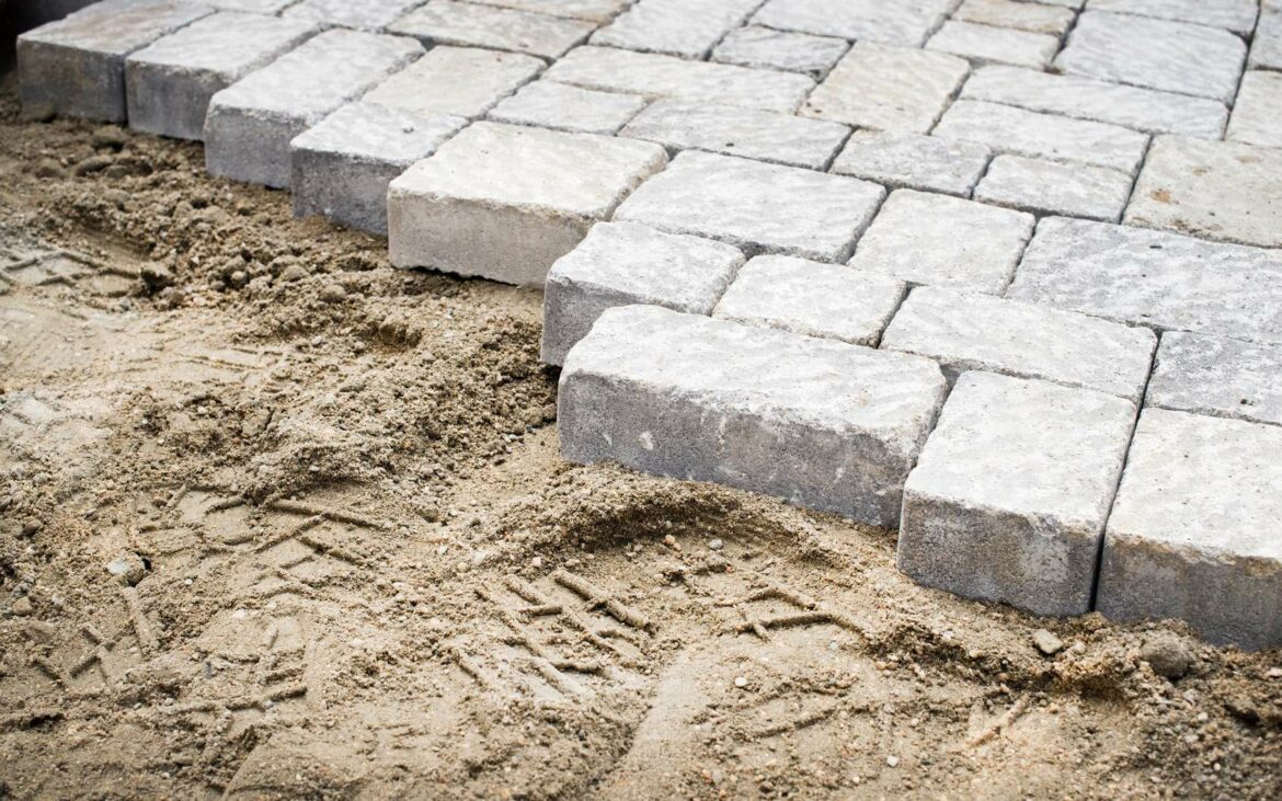 Comment poser du carrelage extérieur sur de la terre ?