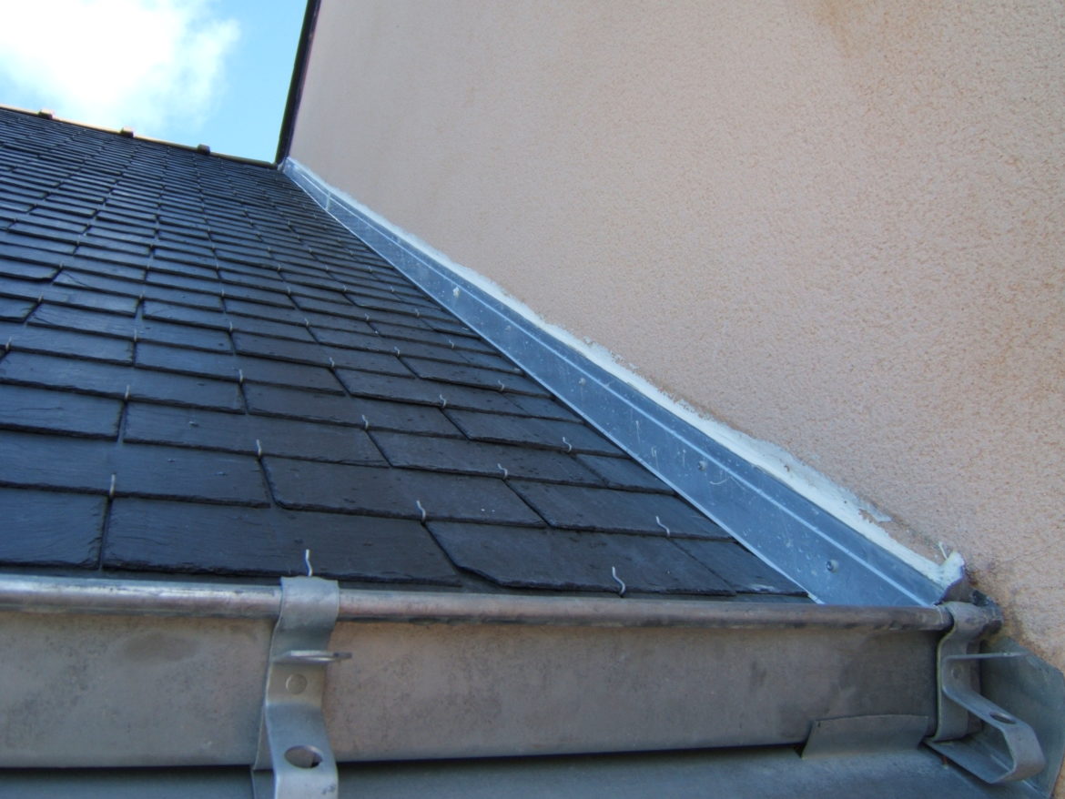 Comment poser solin contre mur ?