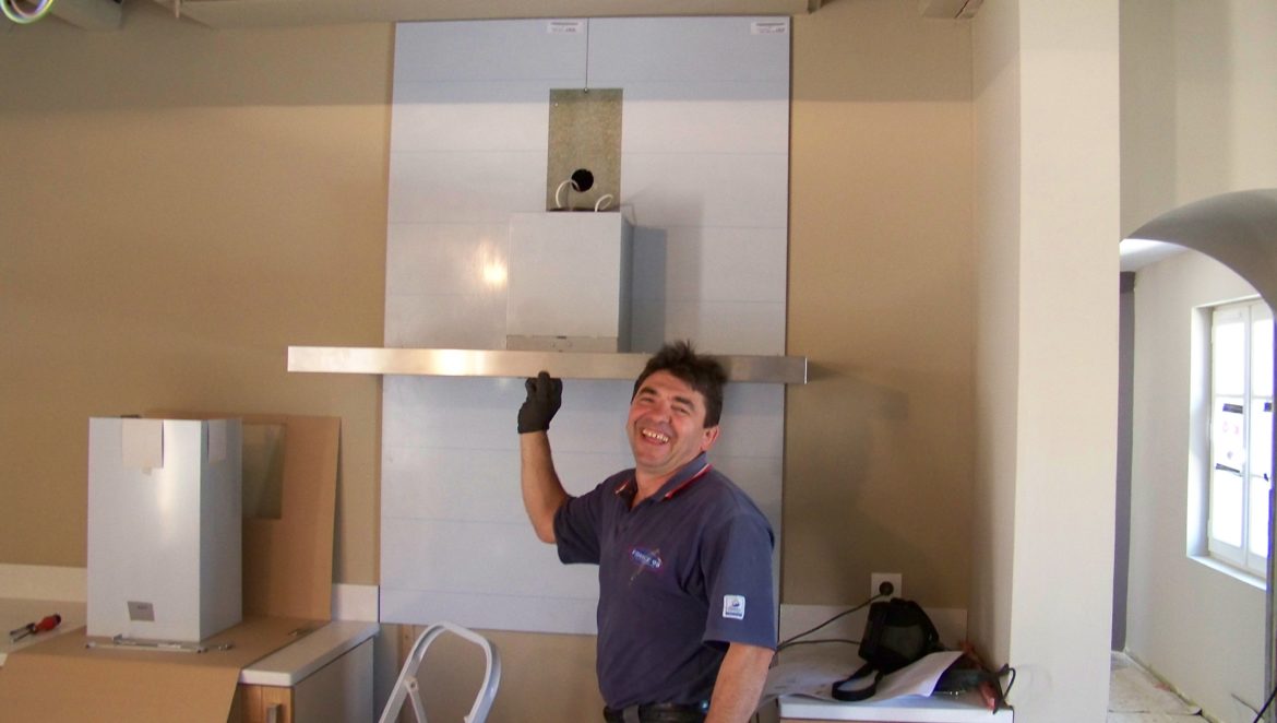 Comment poser une crédence bois ?