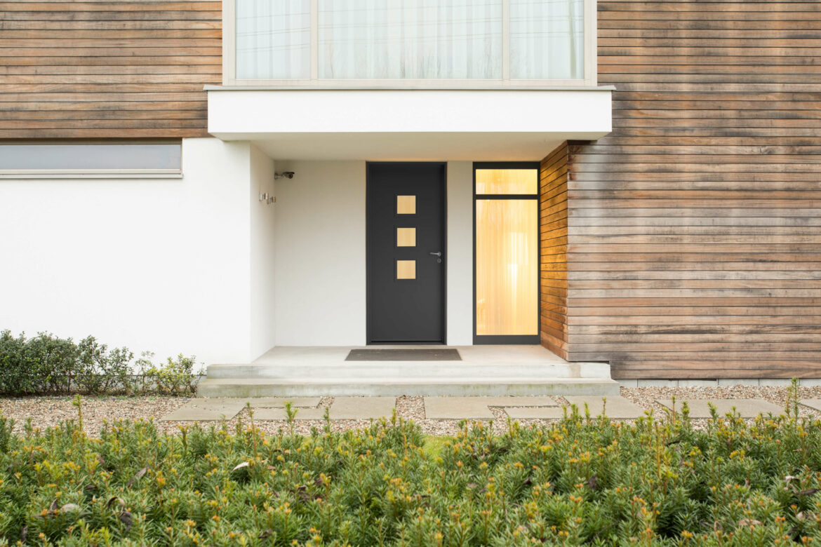 Comment poser une porte de service en applique ?