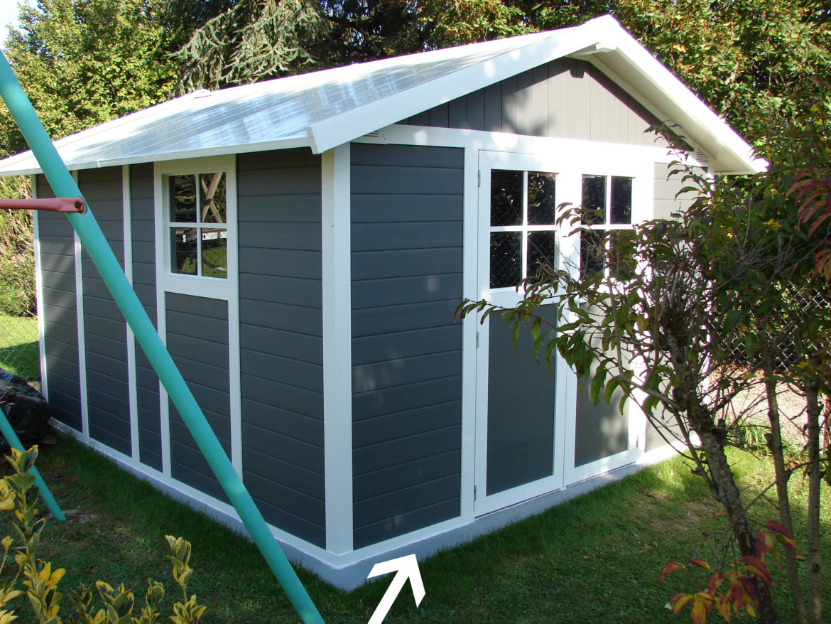 Comment protéger le bas d'un abri de jardin ?