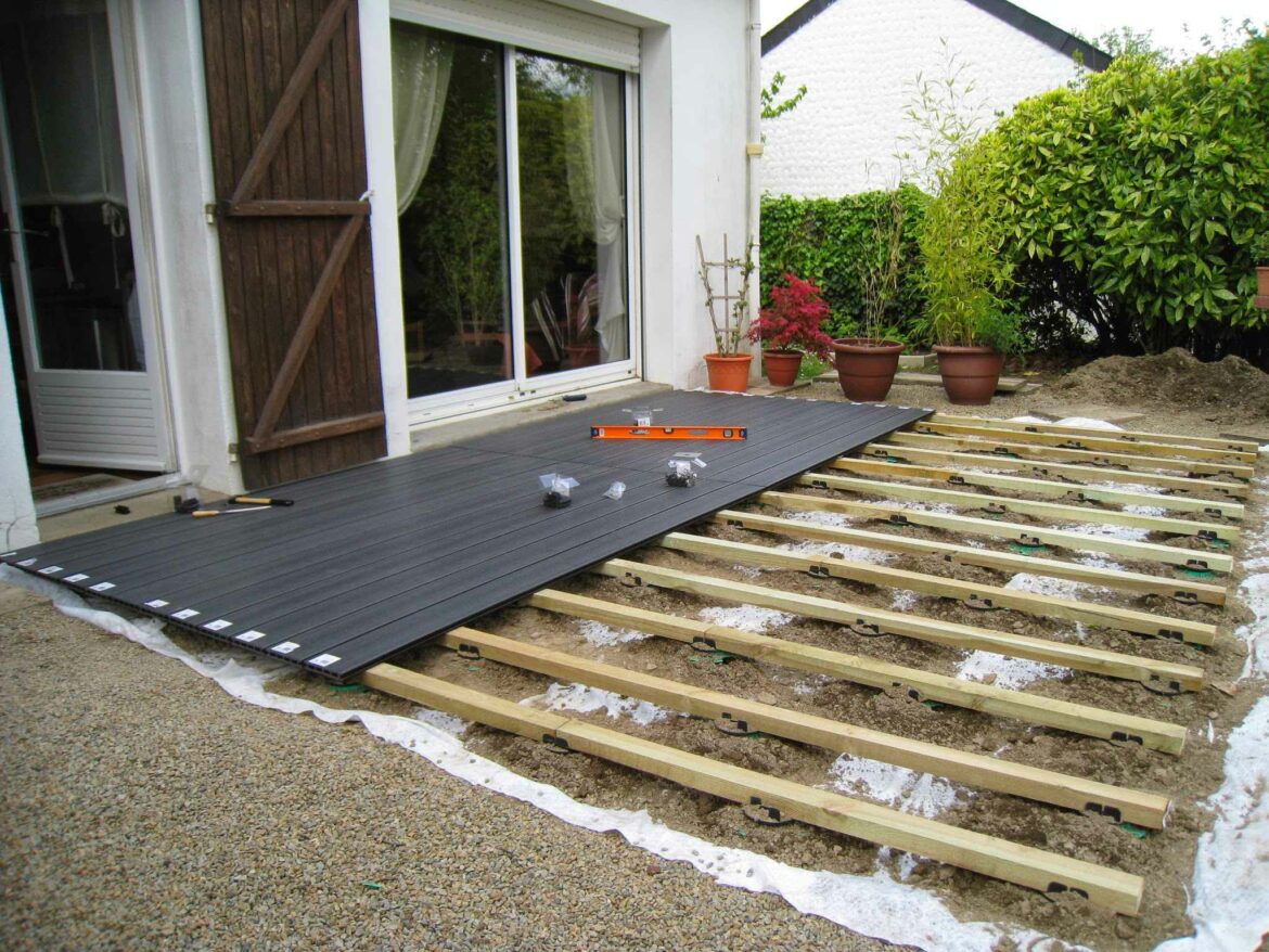 Comment protéger sa terrasse en composite ?