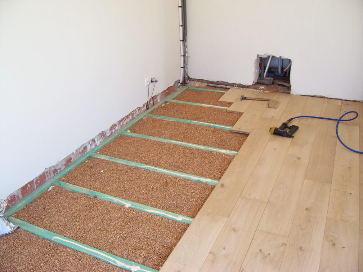 Comment recoller des lames de parquet ?