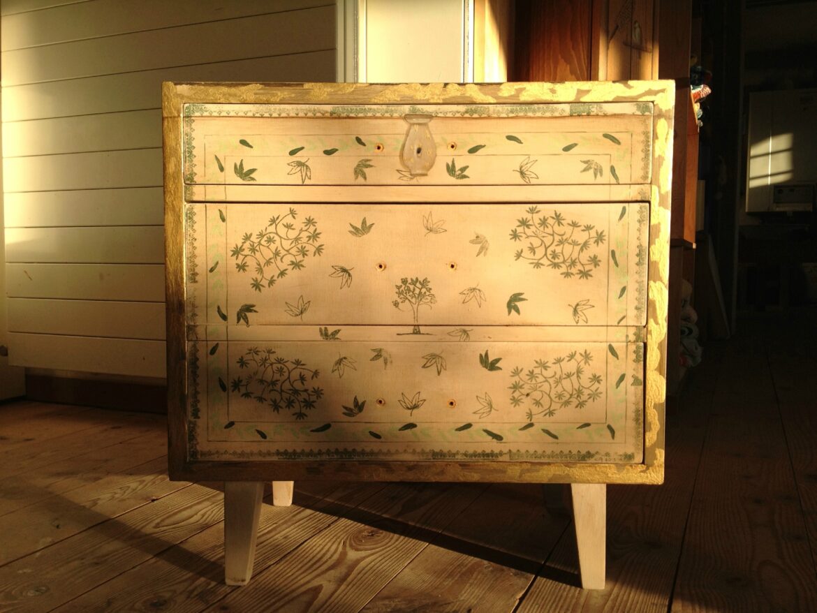 Comment recouvrir un meuble en bois ?