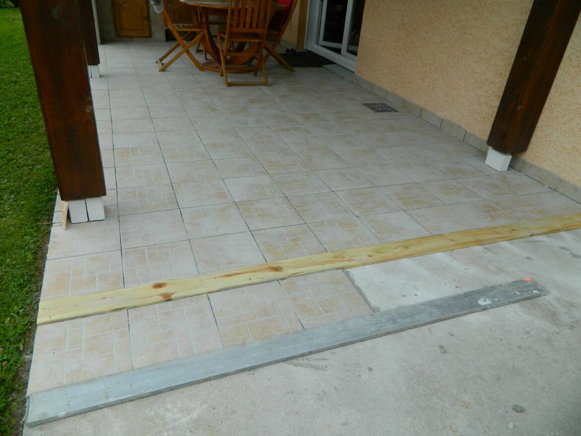 Comment refaire joint de carrelage terrasse ?