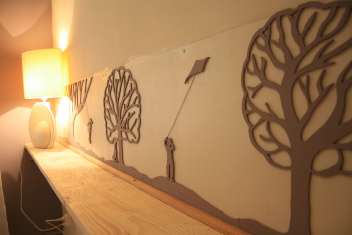 Comment remplacer une frise murale ?