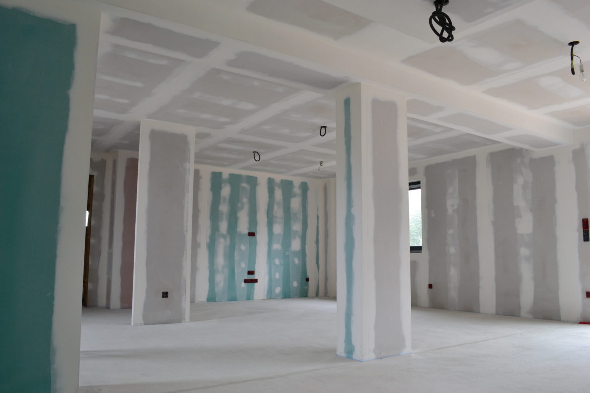 Comment remplacer une plaque de placo ?