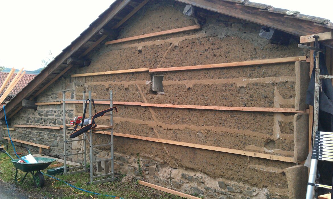 Comment renforcer un mur en terre ?