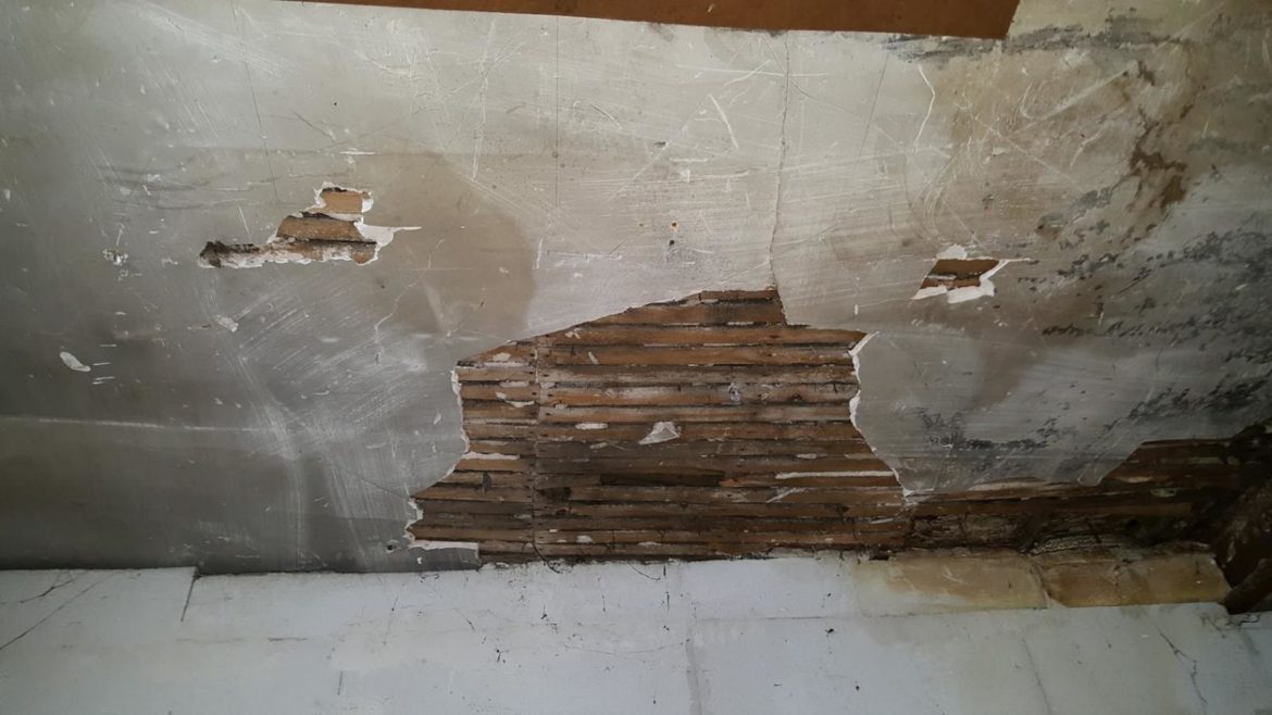 Comment réparer un plafond en lattis ?