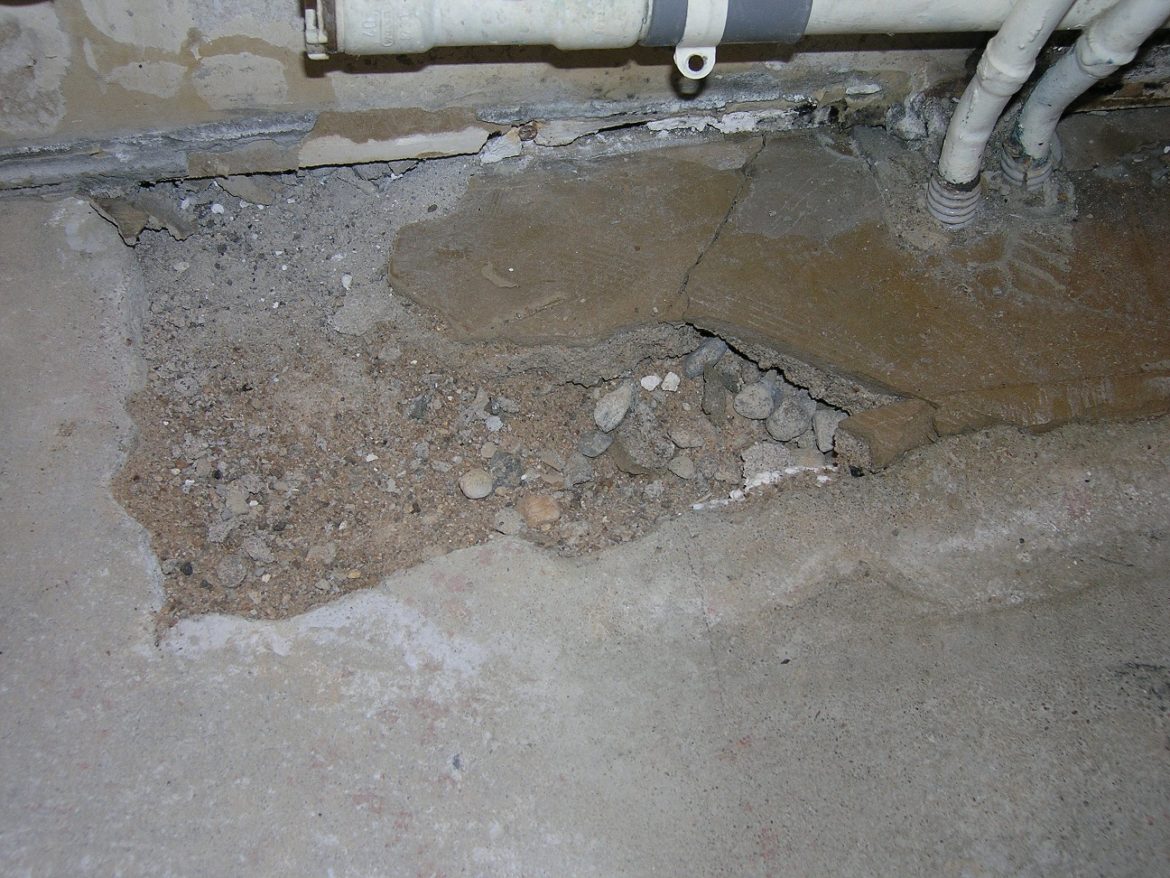 Comment réparer une dalle béton qui s'effrite ? - Housekeeping Magazine