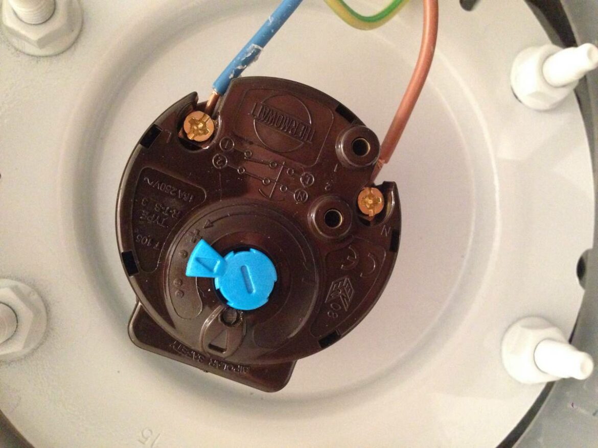 Comment savoir si le thermostat du chauffe-eau fonctionne ?