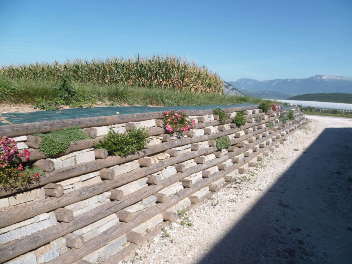 Comment soutenir un talus de terre ?