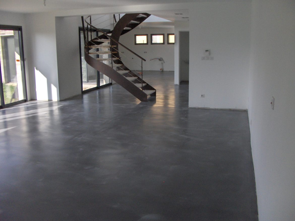 Est-ce difficile de faire du béton ciré au sol ?