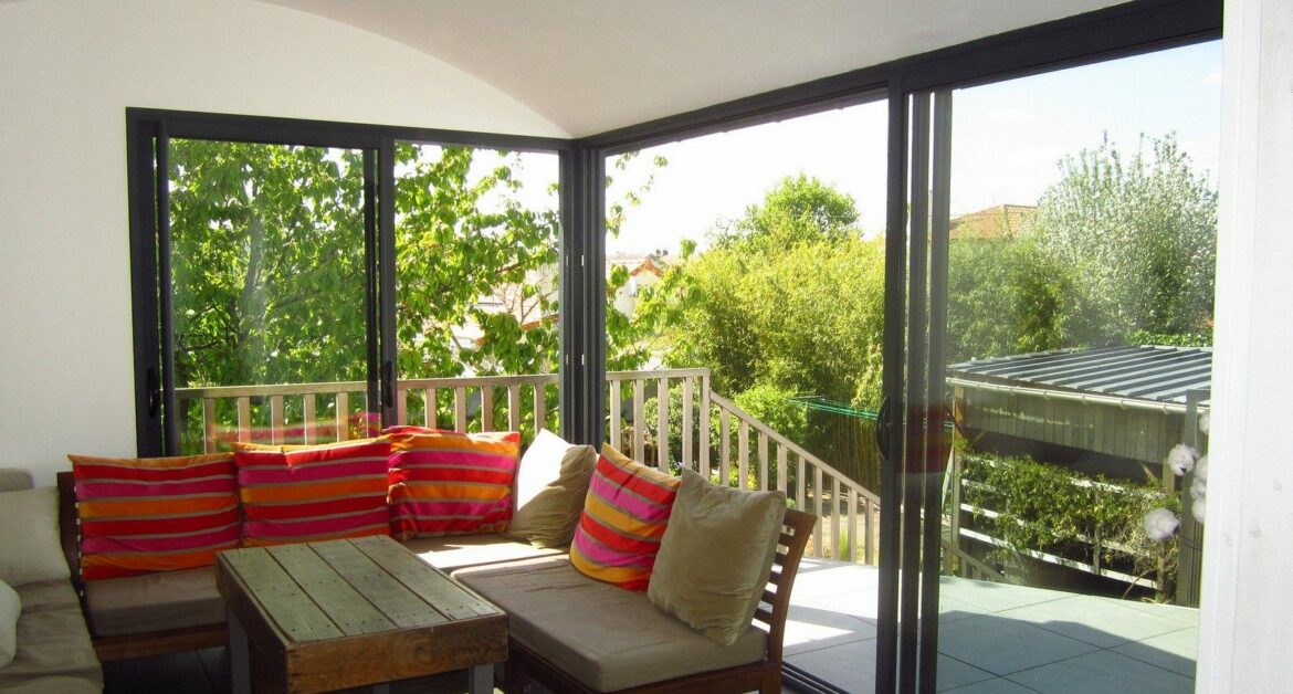 Est-ce que le garage fait partie de la surface habitable ?