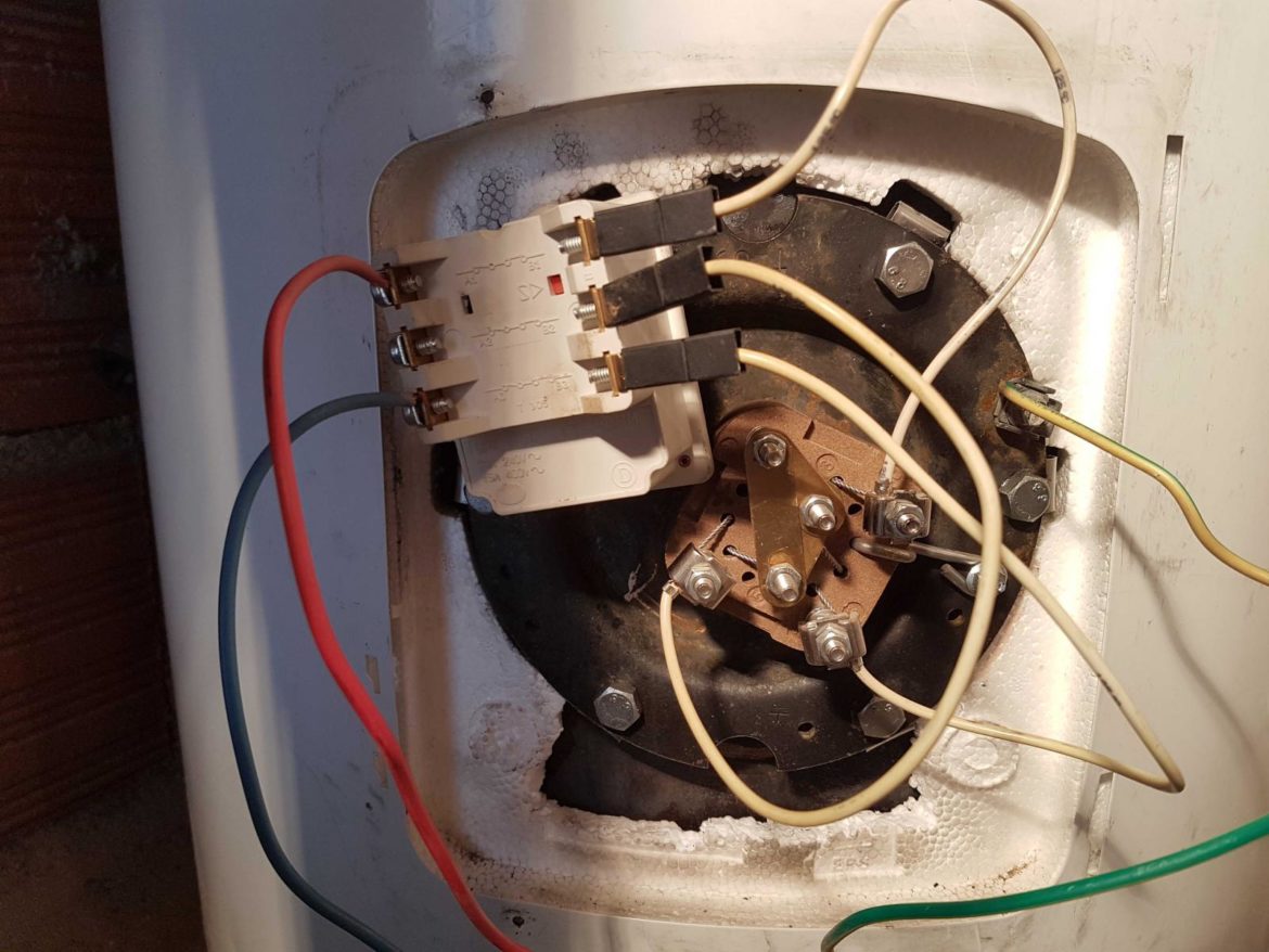 Pourquoi le thermostat de mon Chauffe-eau disjoncté ?