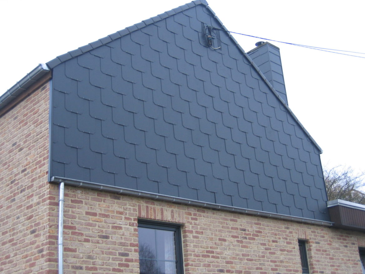 Pourquoi les tuiles deviennent noires ?