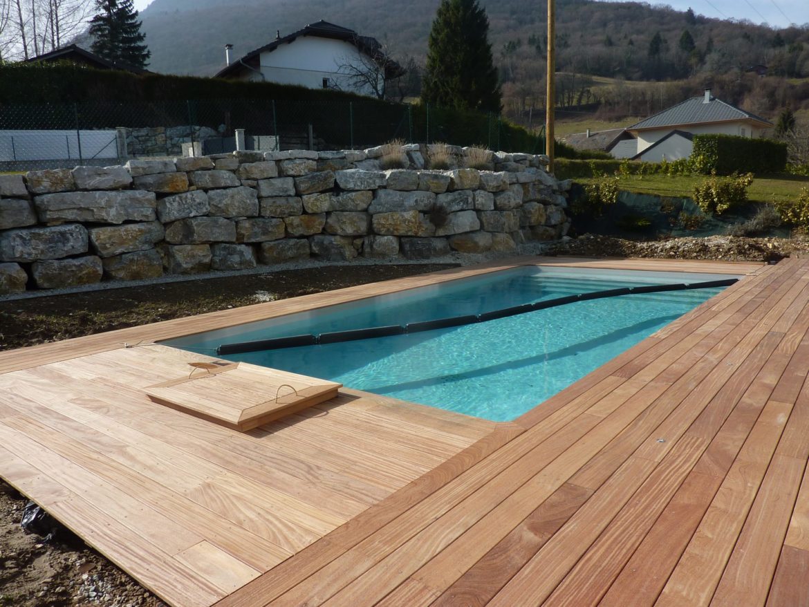 Quel bois prendre pour un bord de piscine ?