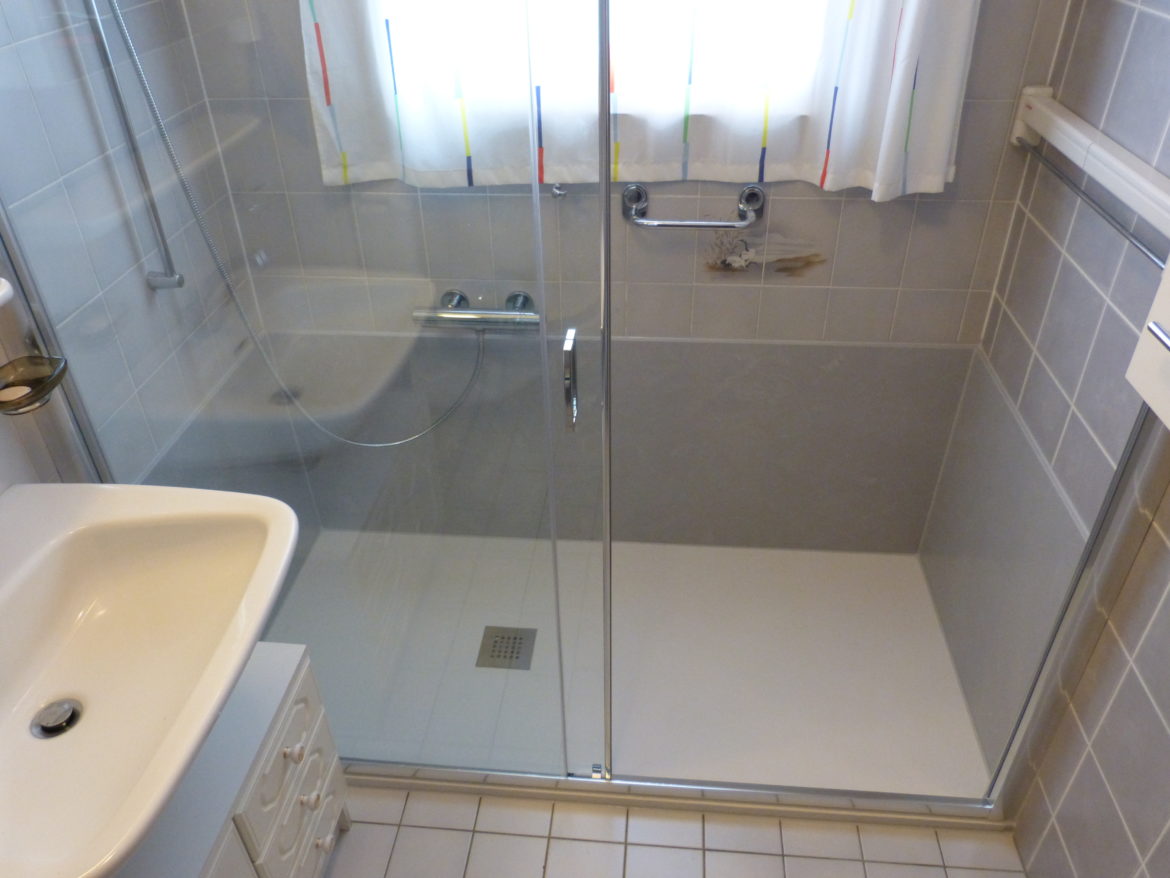 Quel budget pour transformer une baignoire en douche ?