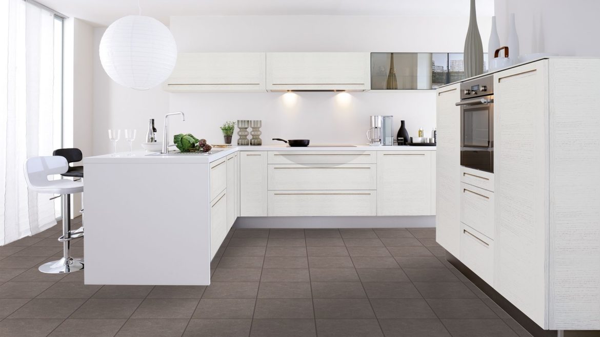 Quel carrelage mettre avec une cuisine blanche ?