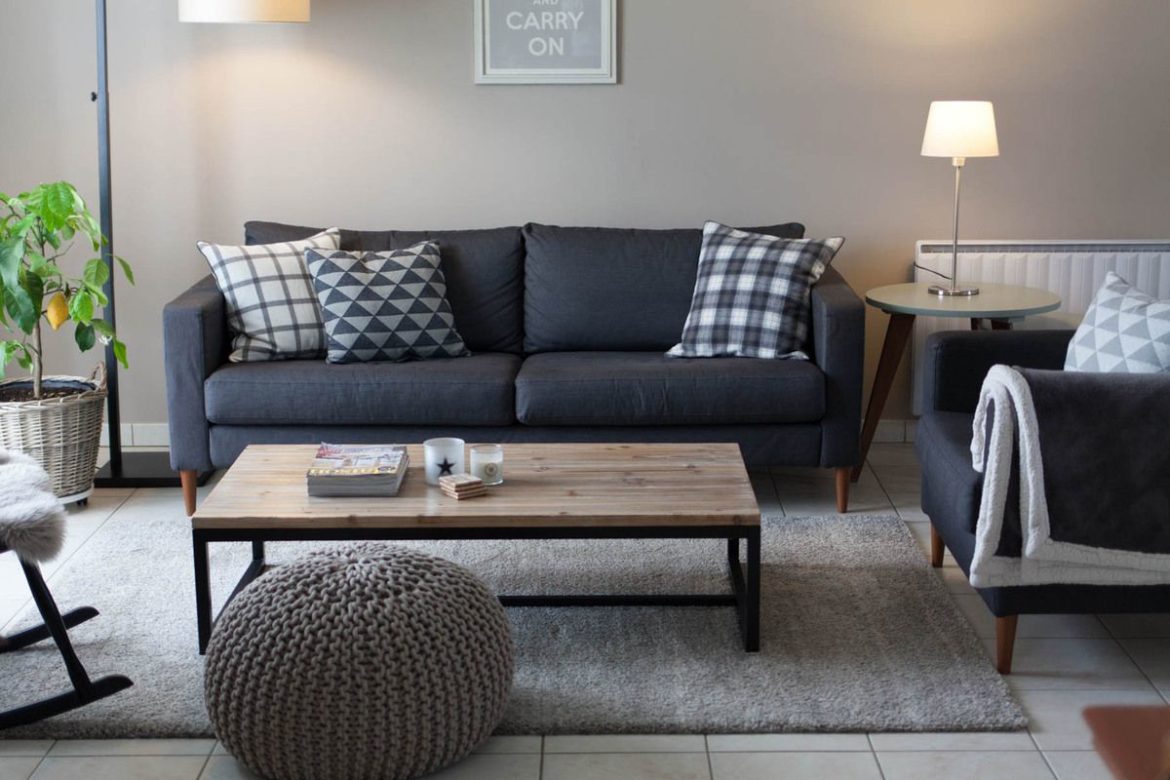 Quel couleur de canapé pour un sol gris ?