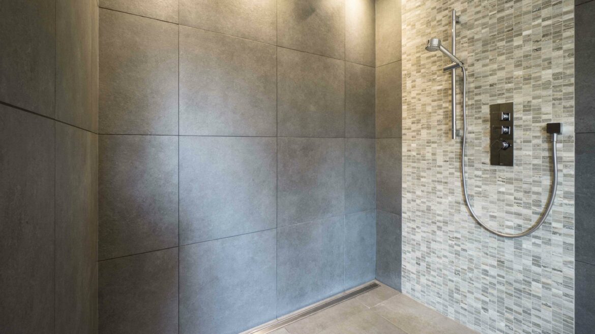 Quel espace pour entrer dans une douche ?