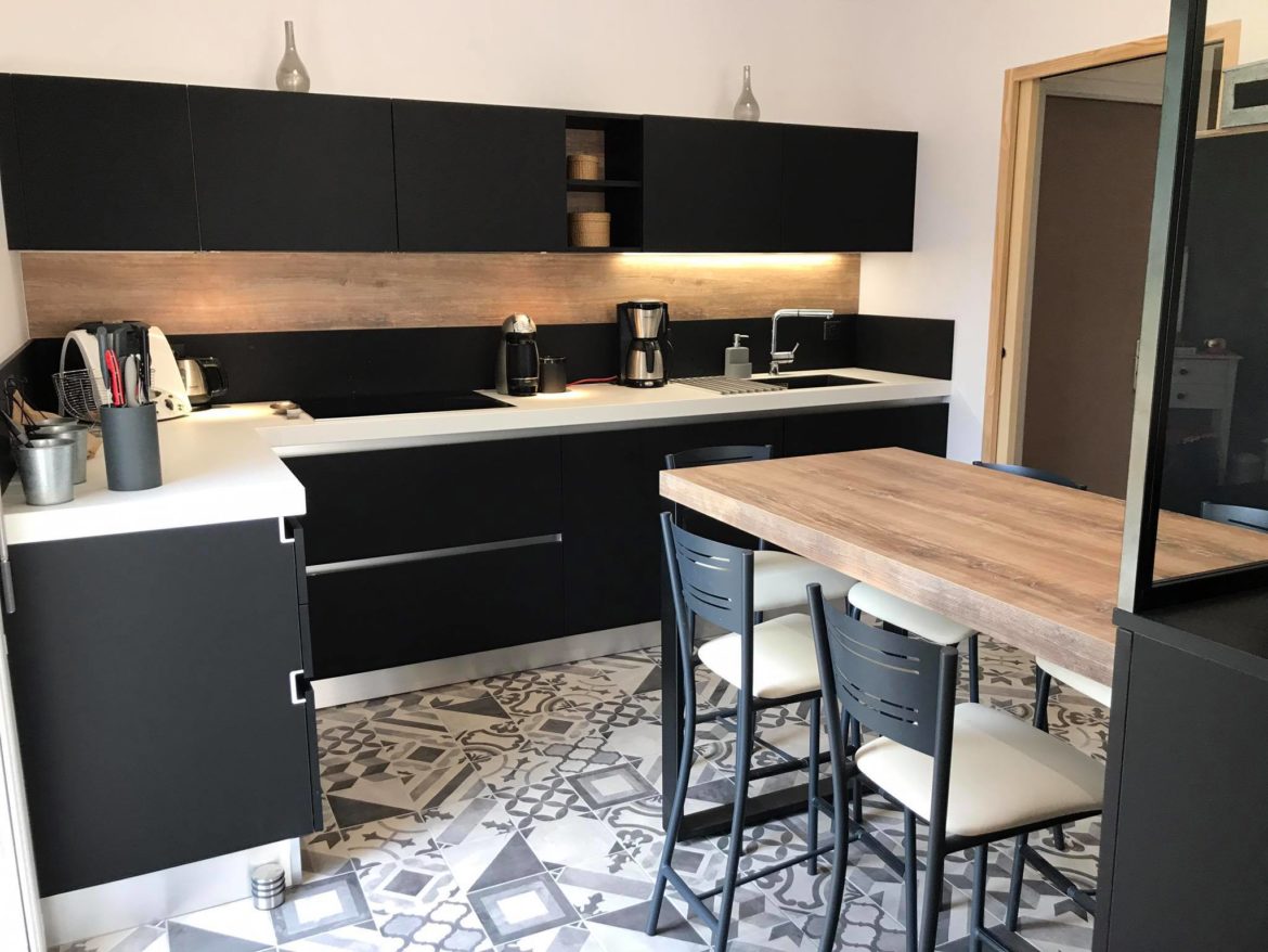 Quel plan de travail avec cuisine noire mat ?