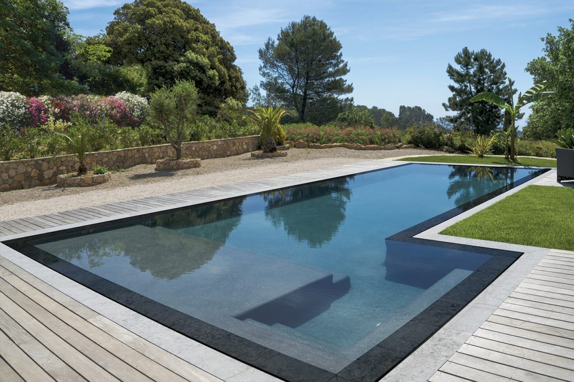 Quel revêtement autour d'une piscine hors sol ?