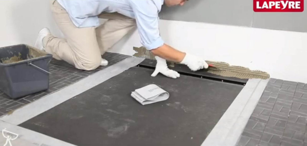 Quelle colle pour receveur à carreler ?