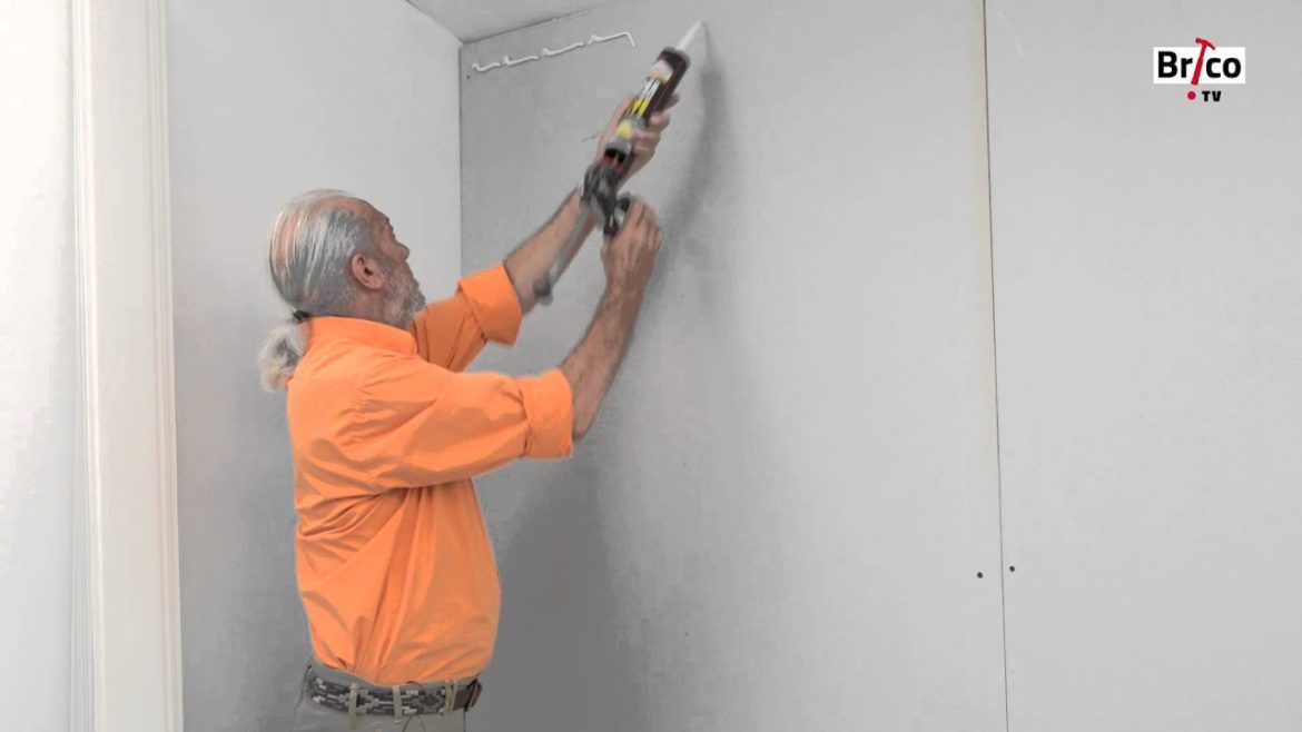 Quelle colle utiliser pour colle un lambris PVC au plafond ?