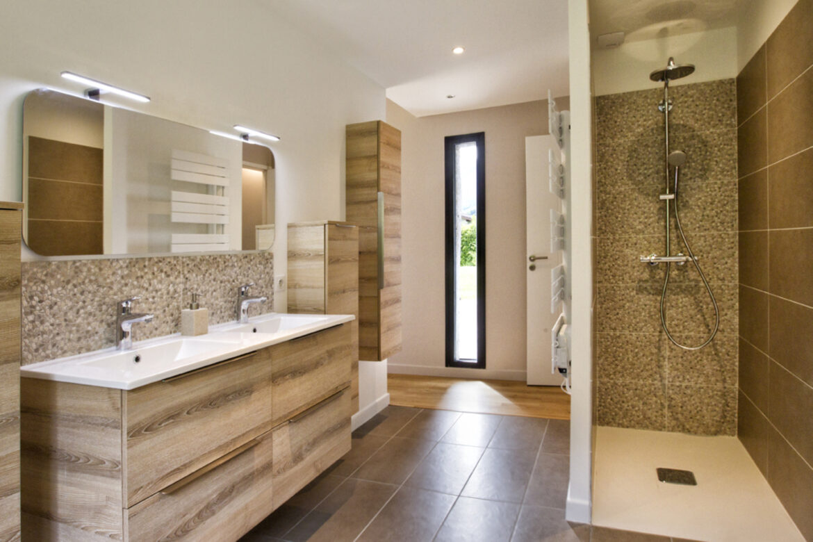 Quelle couleur dans une petite salle de bain ?