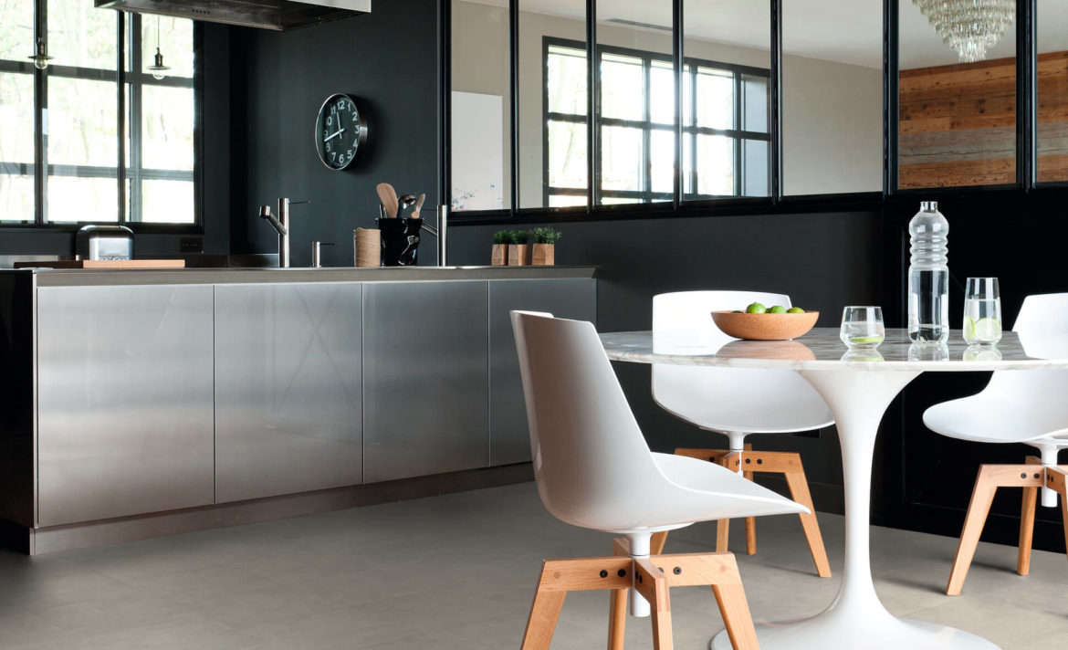 Quelle couleur de moquette avec des murs gris ?