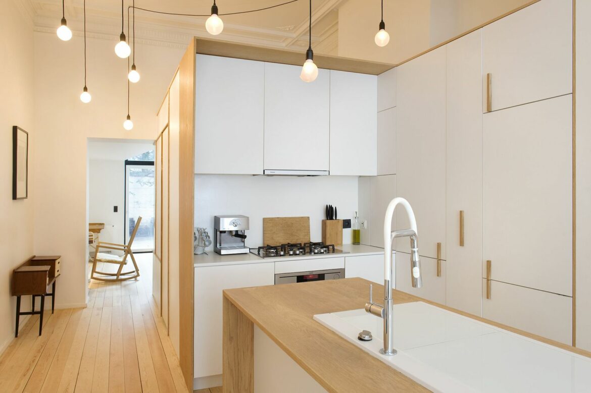 Quelle couleur reflète le mieux la lumière ?