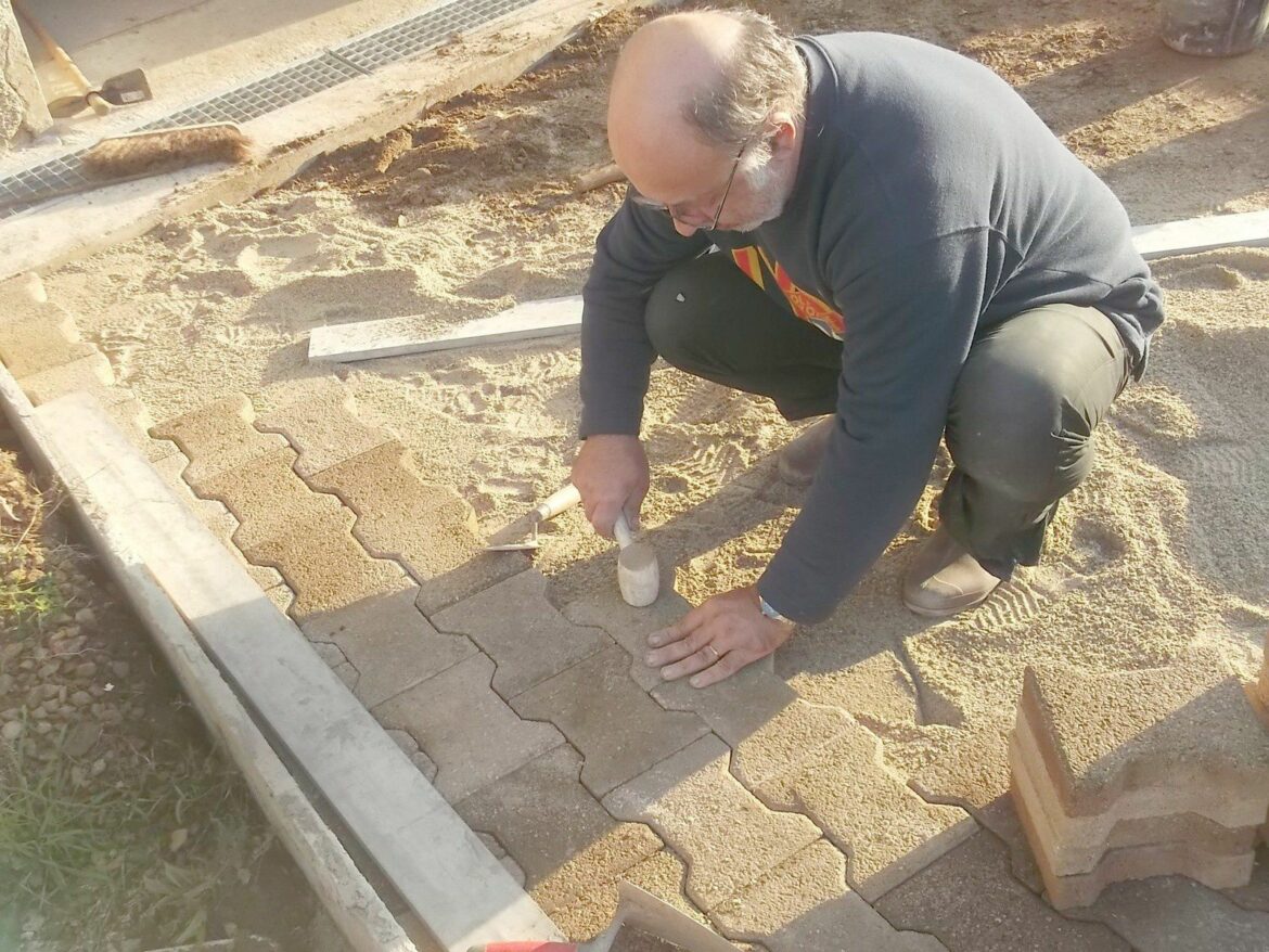 Quelle hauteur de sable pour pavé autobloquant ?