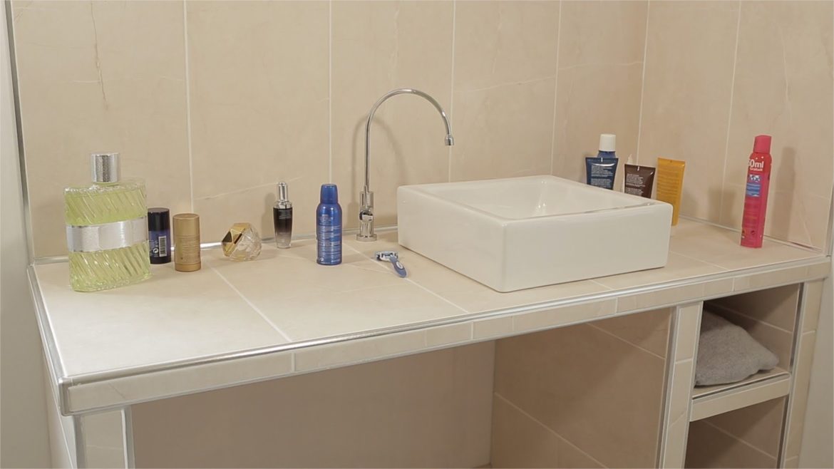 Quelle largeur plan de travail salle de bain ?