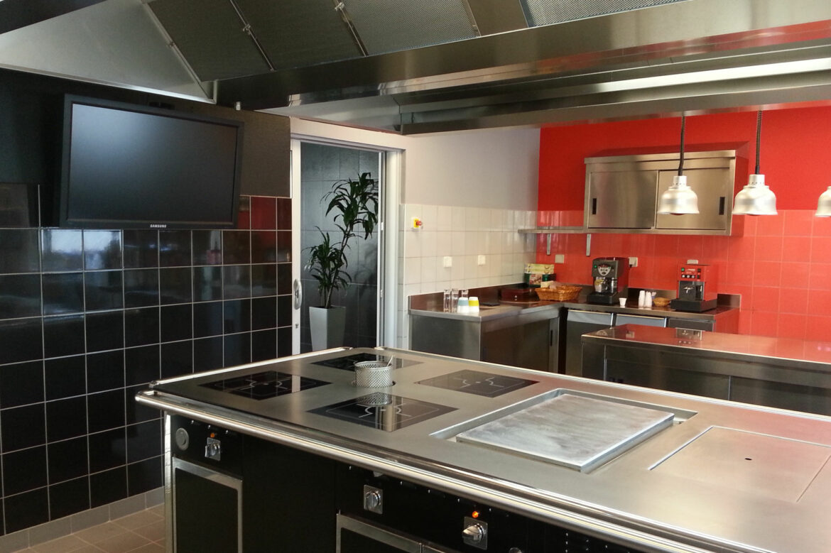 Quelle largeur plan de travail salle de bain ?