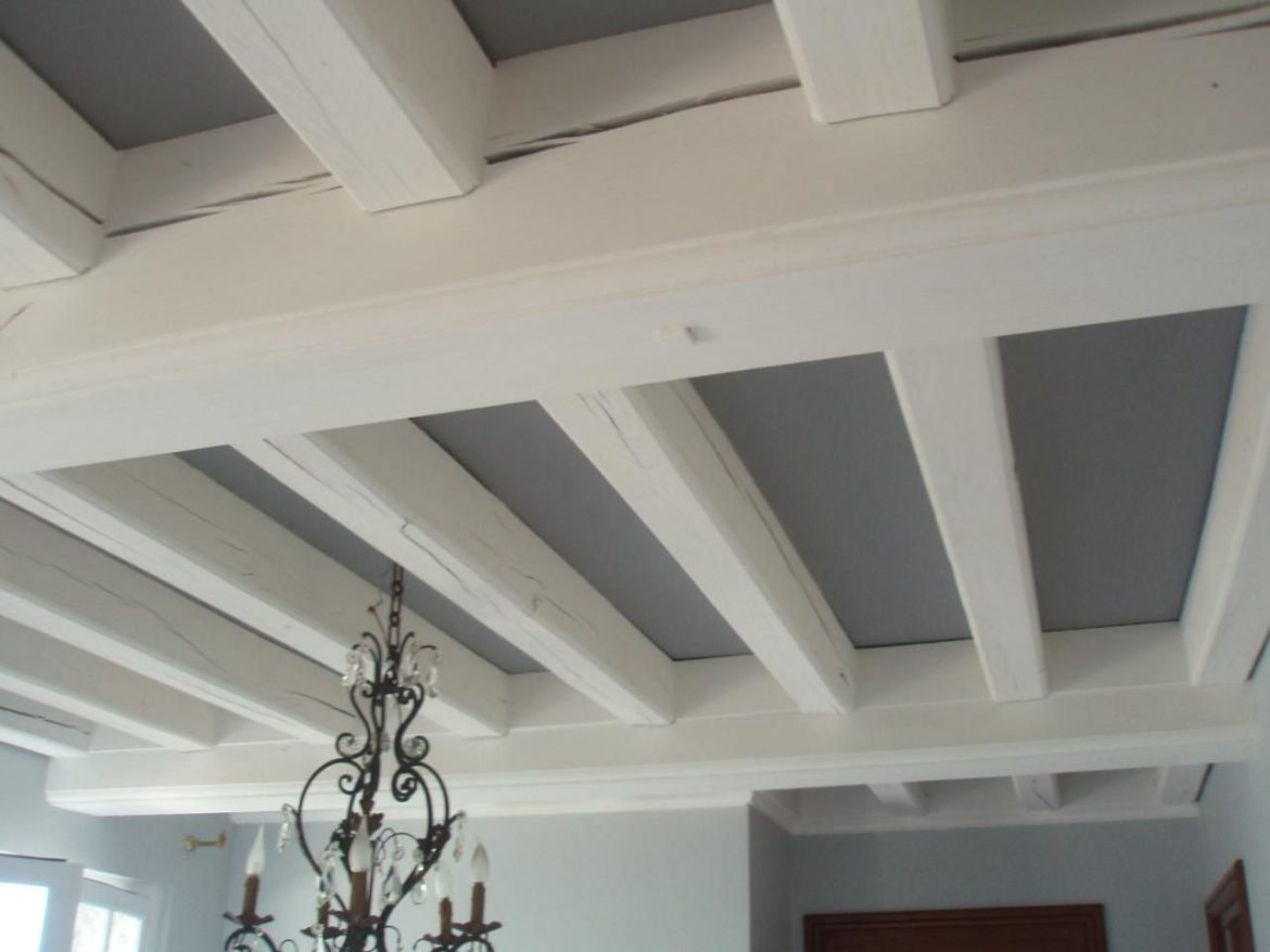 Quelle peinture pour peindre un plafond en bois ?