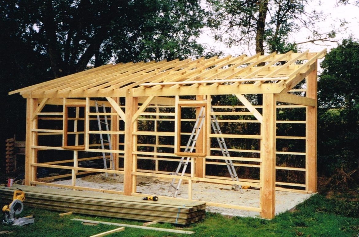 Quelle pente de toit pour un abri de jardin ?