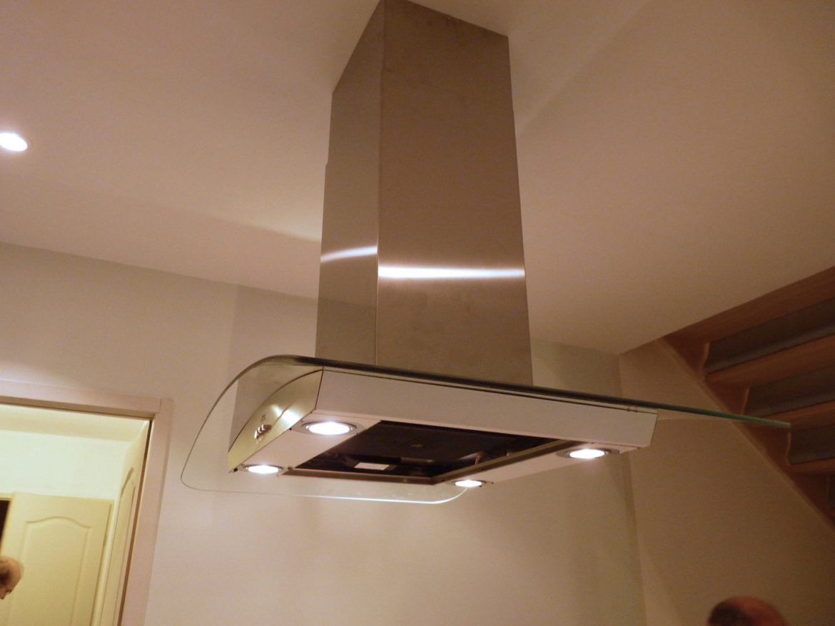 Qui appeler pour poser une hotte ?