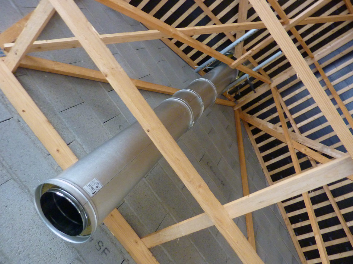 Qui pose un conduit de cheminée ?