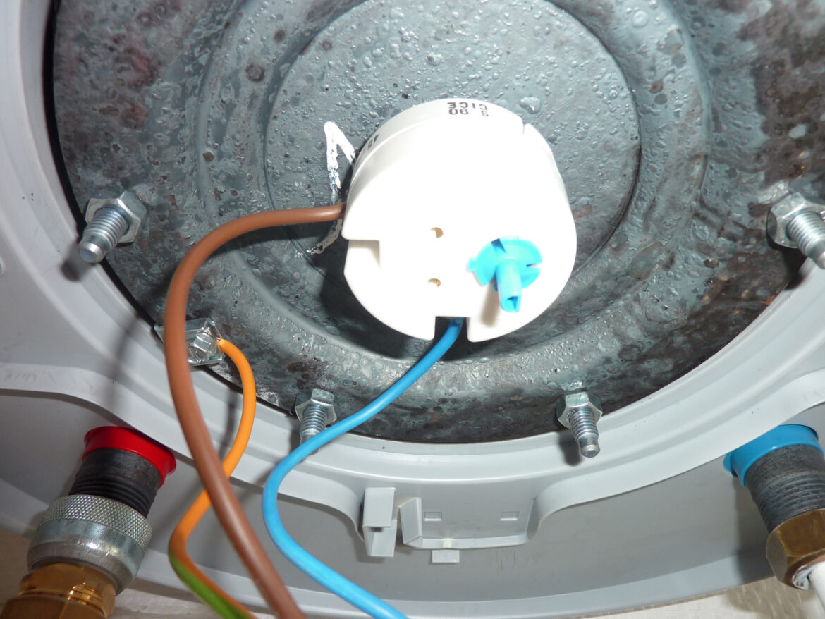 Comment baisser la température d'un ballon d'eau chaude ?