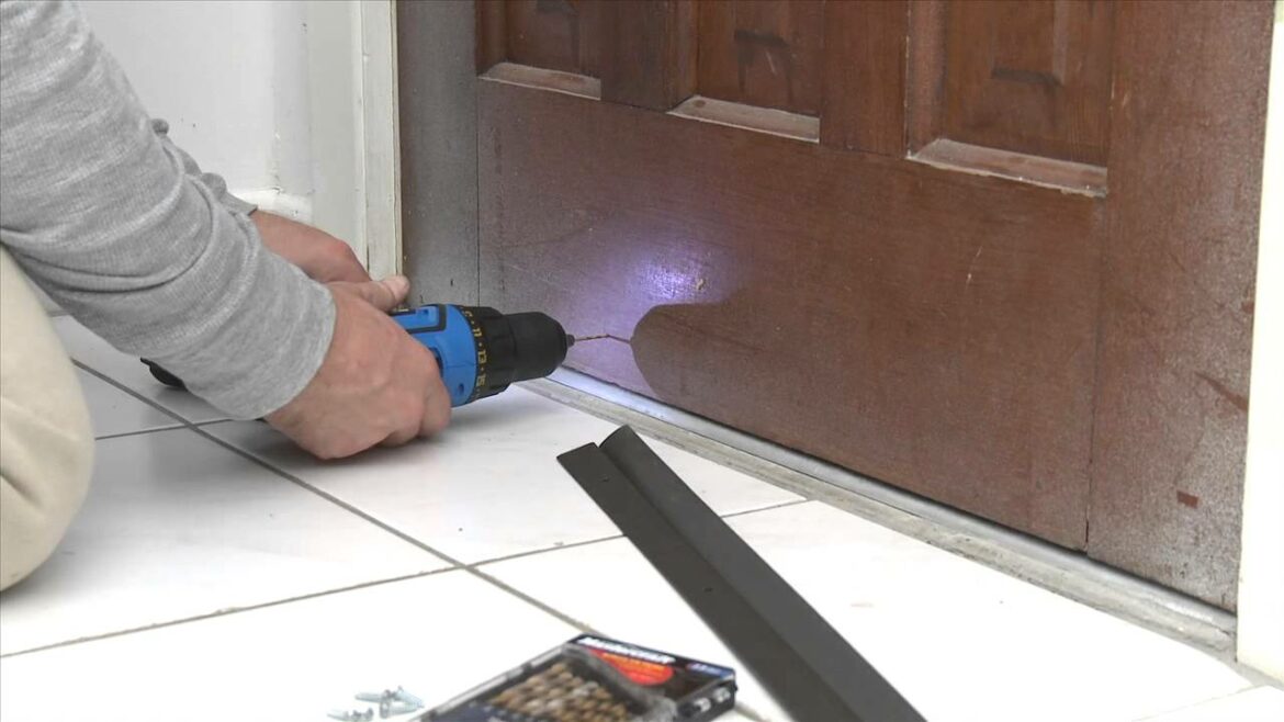 Comment boucher le bas d'une porte ?